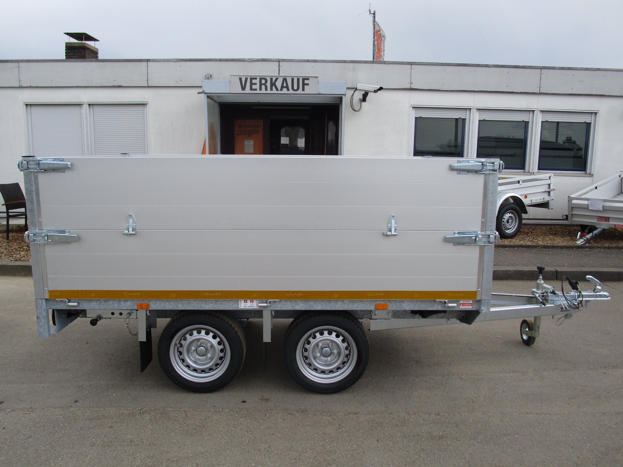 Hochlader mit Rampen, Gitter oder Aufsatz