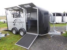 Cheval Liberté MAXI 3 Schrägsteher 3 Pferde + Sattelraum+ Dachlüfter 3,5t