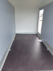 Debon C 300 Wabenkern Seitentüre 300x150x190cm 1,3 t