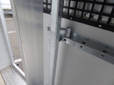 Vezeko VT 2700 K ALUDACH Kombi-Rampe 2 x Tür Treibgitter Quertrennung 305x170x190cm 2,7t