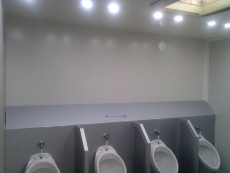 Toilettenwagen mit Exklusivausstattung nach WC- Urinal, Toilettenwagen