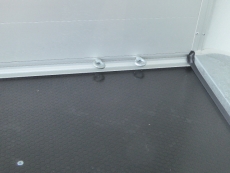 Debon C 255 ALU 1,3 t 100 kmh ALURAMPE/-TÜRE Seitentür 2,55x1,25x1,55m