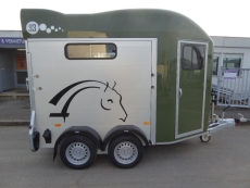 Cheval Liberté GOLD 3 PREMIUM EDITION 30 Western-Sattelkammer + Pullmann2 + 100 km/h +2,6 t