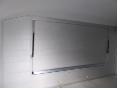 Debon C 700 375x181x204cm Seitenklappe + Tür 100 km/h 2,6t