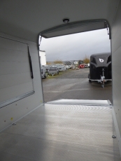 Debon C 700 375x181x204cm Seitenklappe + Tür 100 km/h 2,6t