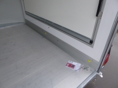 Debon C 400 Seitenklappe + Seitentüre 100 km/h 3,15x1,64x2,00m 1,3 t