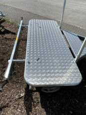 Debon Roadster Camp V 3 Kompaktanhänger zum Zweiradtransport 750 kg