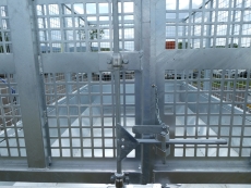 VEZEKO PROFI-MULDENKIPPER + Gitter 100cm ELEKTROPUMPE 260x152x35cm 2,7 t