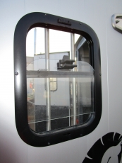 Cheval Liberté MAX 3 Rampe/Türe + Oberklappe +Frontausstieg+ Sattelraum 3 Pferde 3,5 t