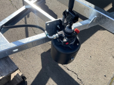 VDM Einachs Rückwärtskipper Handpumpe 304x152x30cm 750 kg