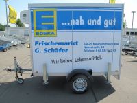 Beschriftung eines Kühlanhängers
